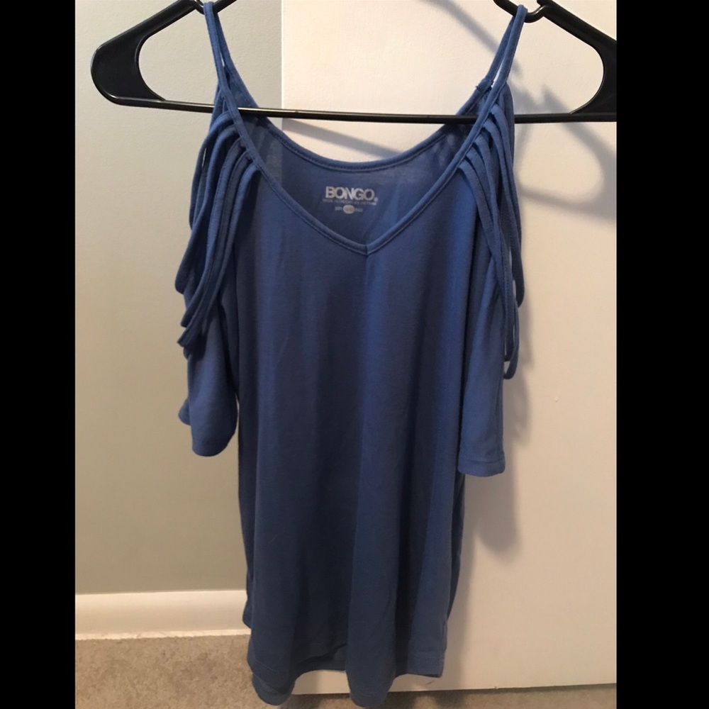 ❗️SOLD ❗️XS Bongo vneck cold shoulder tee